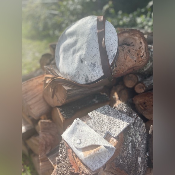 Cowhide bag and accessories - Picture 1 of 3